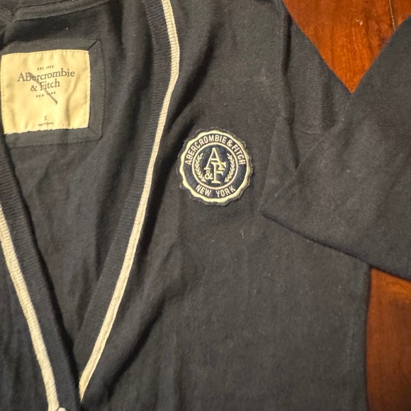 Abercrombie Fitch Navy Blue Gray Trim V Neck Button Front Cardigan Sweater Sm‎ - Picture 3 of 6